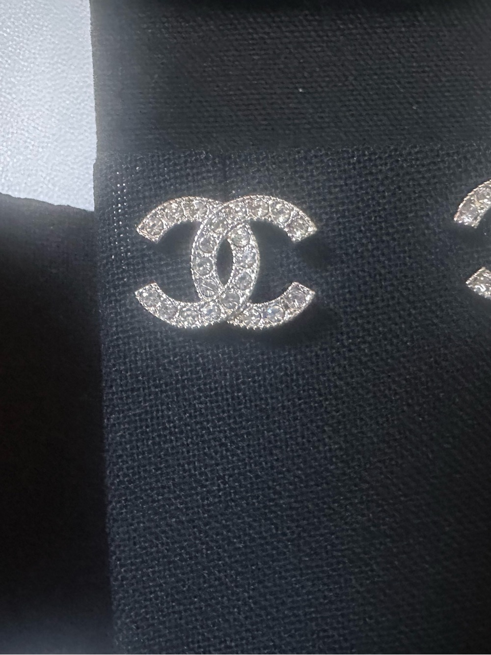 Chanel stud earrings - Picture 3 of 11